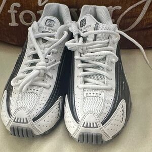Nike Women’s SHOX R4 White Athletic Shoes